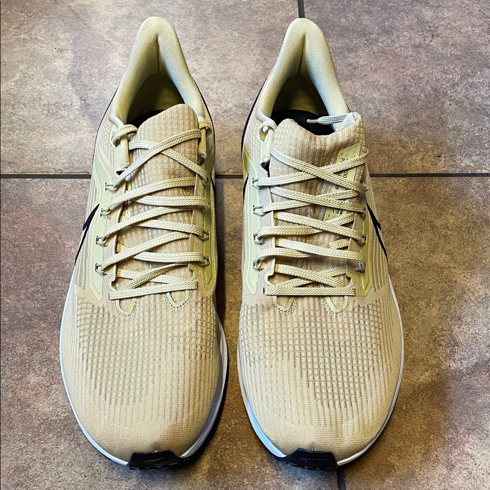 NEW Nike Pegasus 39 Running Shoes - size 18